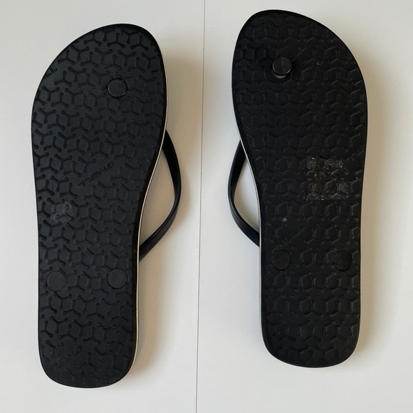 O'Neill Black and White Women's Flip Flops size 10 - Picture 4 of 6